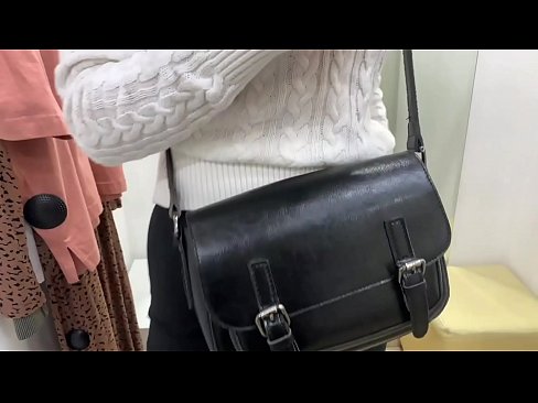 ❤️ Ommaviy onanizm yosh kaltak FeralBerry bir dildo bilan fitting xonasida ️ Anal pornoda bizda