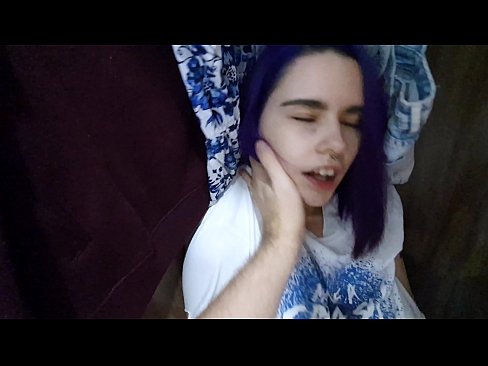 ❤️ Shkafda mening singlimni topib, unga yordam berdi ️ Anal pornoda bizda